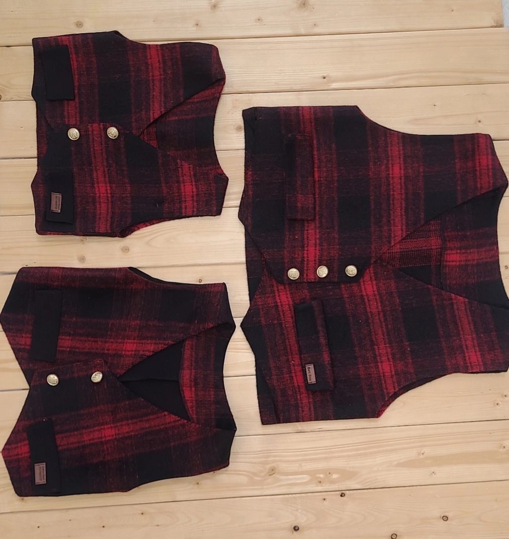 در سه سایز جلیقه  موجود .